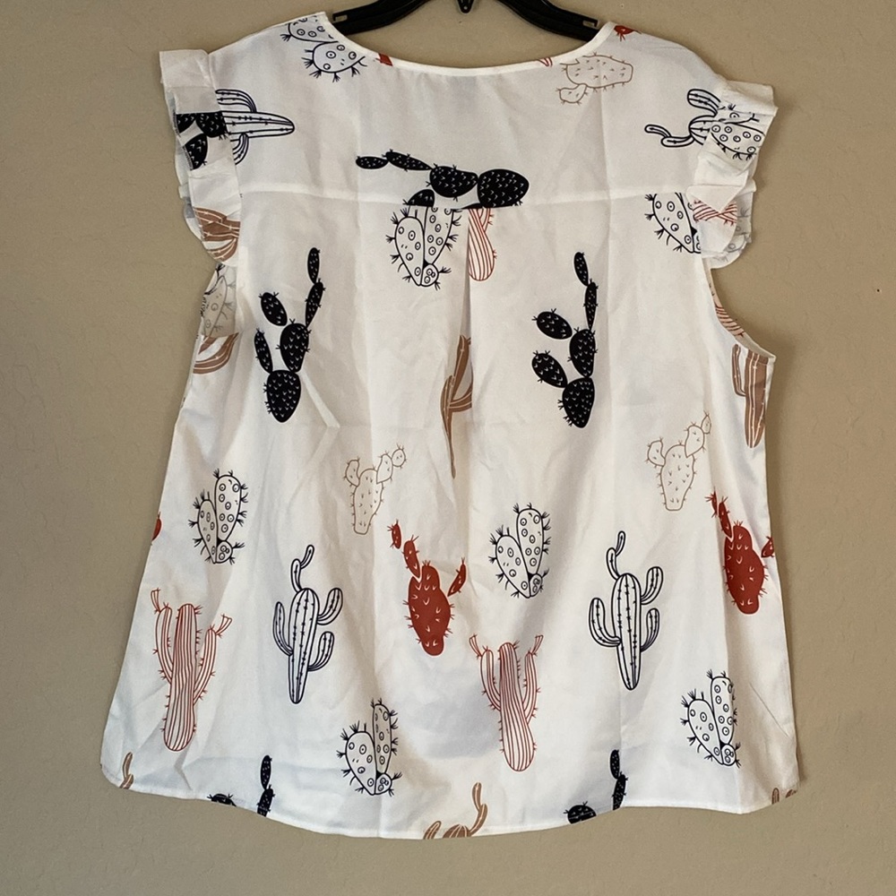SHEIN curve, 1XL, cactus top with flutter sleeves - Picture 4 of 5